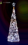 Vánoční strom s LED řetězy, hvězdami a koulemi, se 3D hvězdou na špičce stromu.